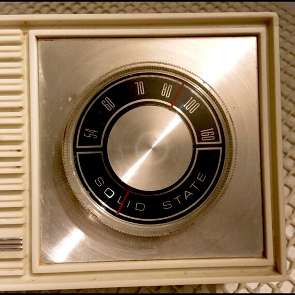 Vintage 1960s table radio Kmart model 30-61 - Picture 2 of 7